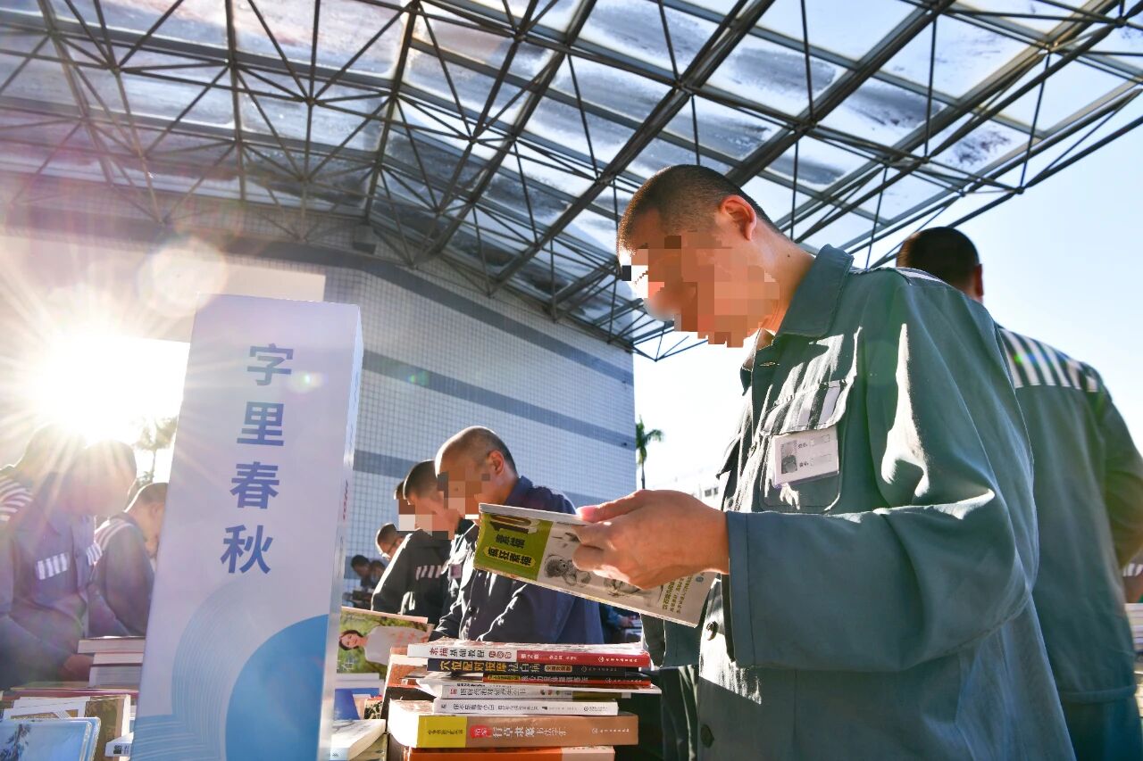 他们的“购书车”装满重启人生的底气