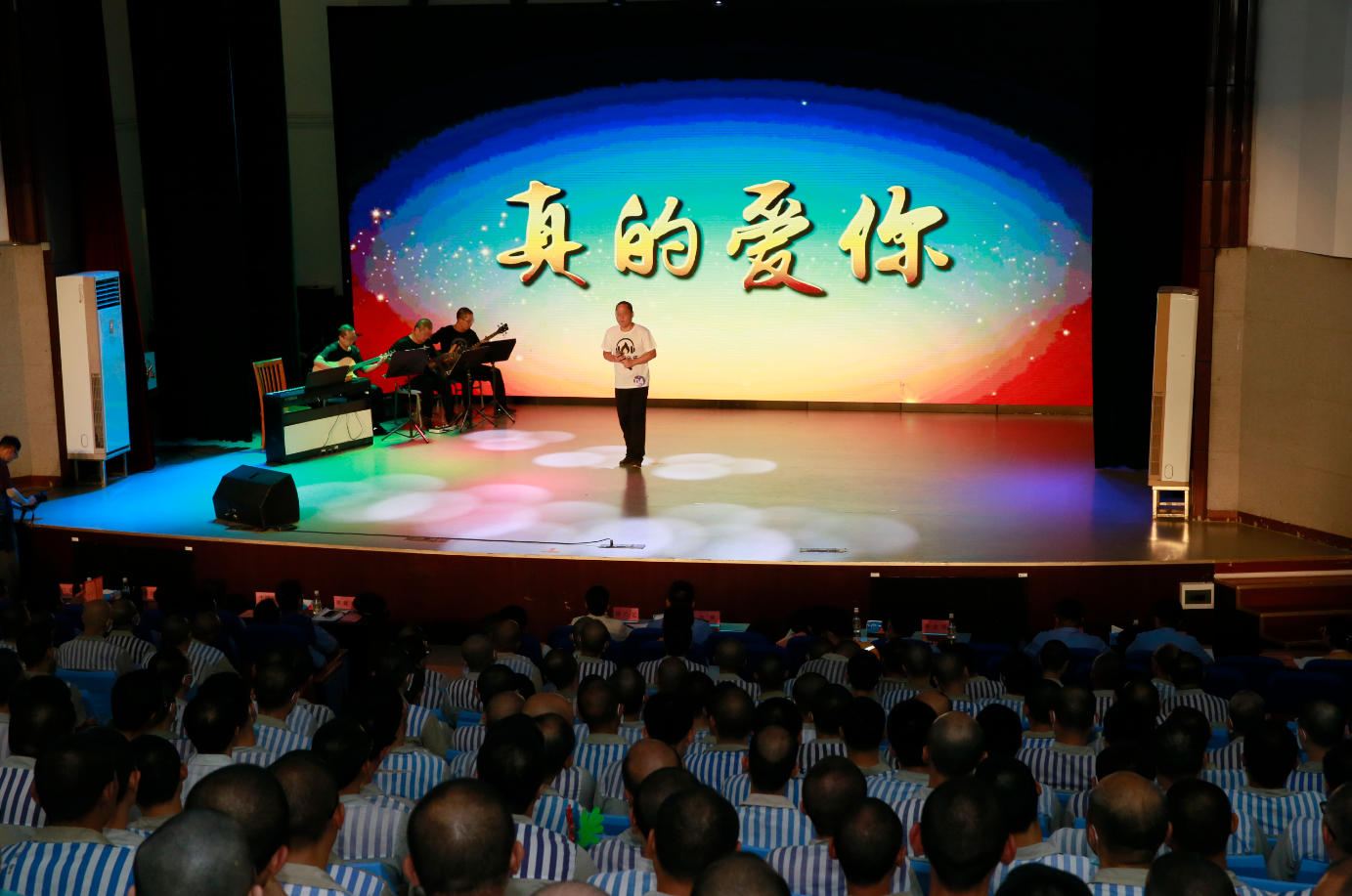 以歌寄情促改造 声声筑梦向新生